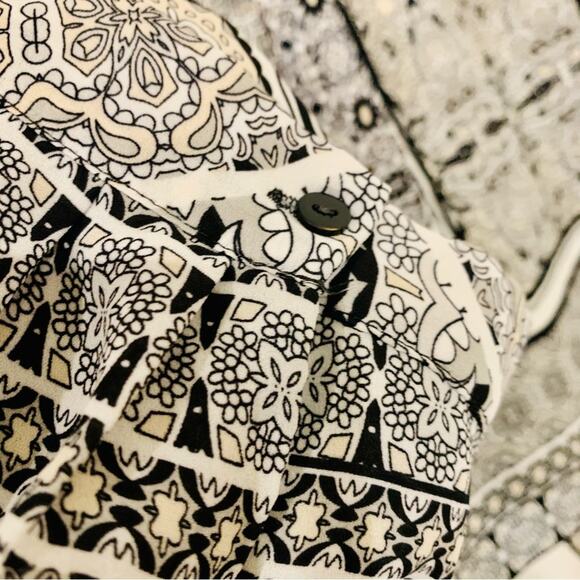Rose & Olive | Size 1X Bohemian print blouse with buttons - Picture 7 of 9
